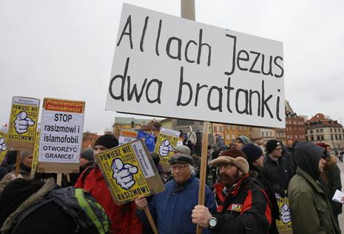 Marsz "Powiedz nie rasizmowi" na placu Zamkowym w Warszawie /Pawe&lstrok; Supernak /PAP
