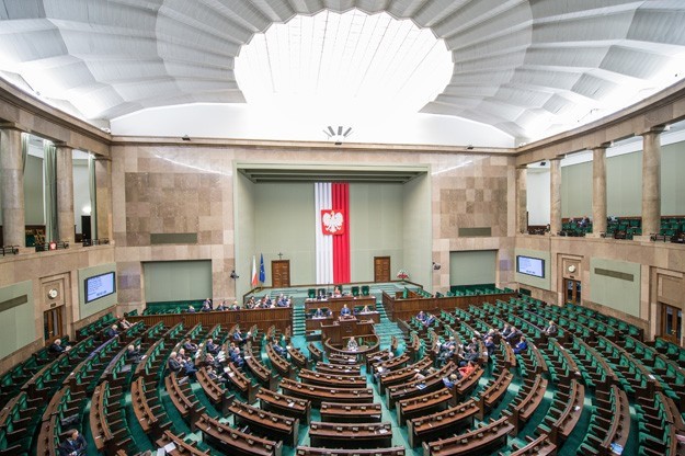 To zmieni uk&lstrok;ad si&lstrok; w Polsce. Prze&lstrok;omowe wyniki sonda&zdot;u